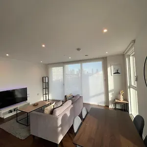 Immaculate 2bed In London- Views London