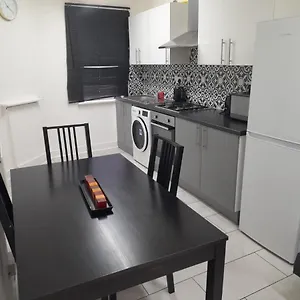 Two Bedroom Close To Central London